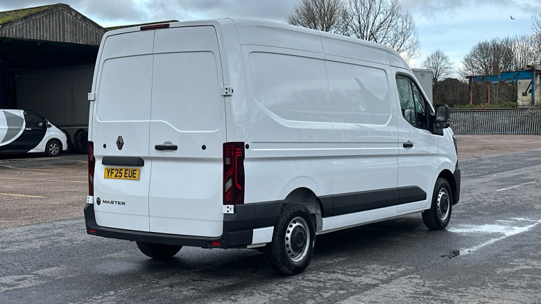 Renault Master Mwb Diesel Fwd MM35 Blue dCi 130 Advance Medium Roof Van